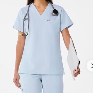Catarina One-Pocket Scrub Top